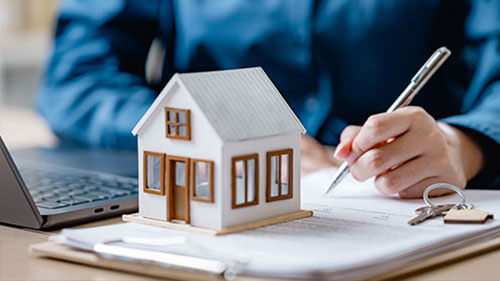 Home Loans and Finance Notary Notary signing documents for real estate and financial paperwork in Clark County, WA
